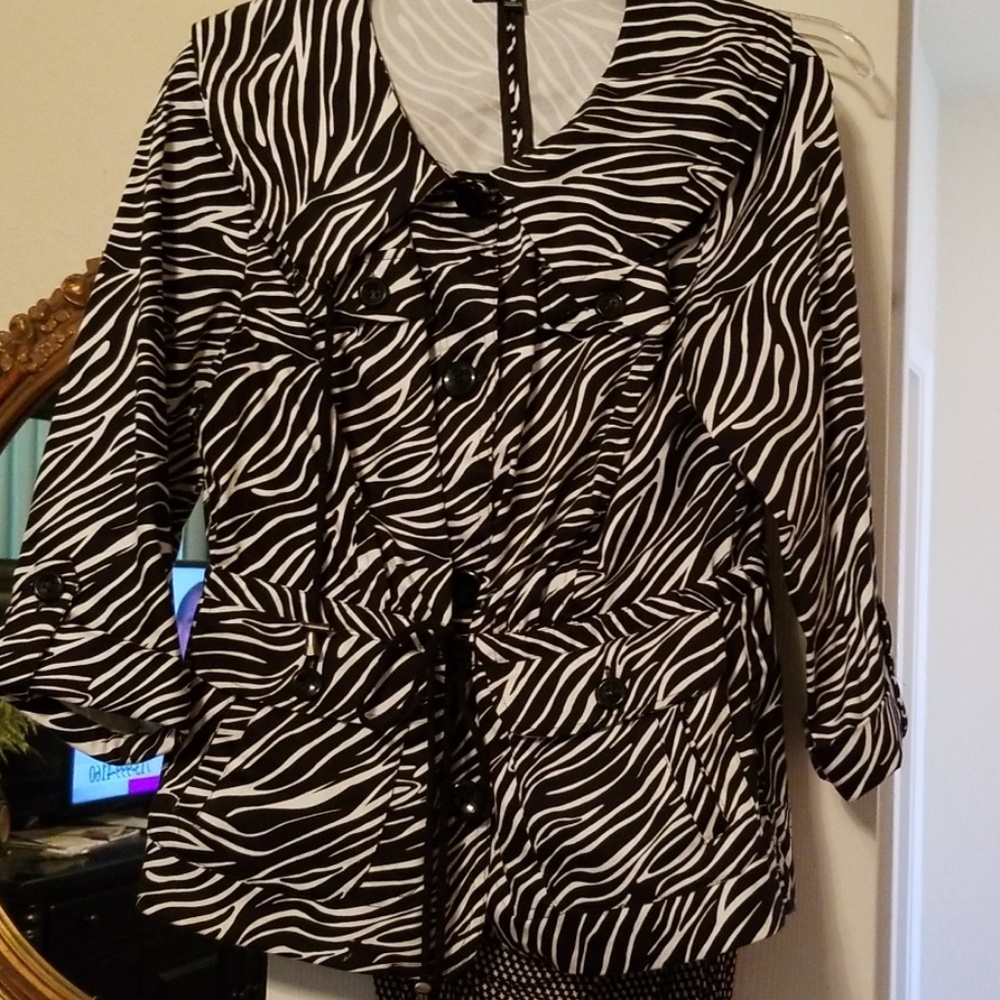 2 tops, black/white and teal/black